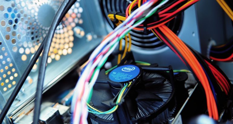 ازرع جميلاً ولو في غير موضعه.. ما خاب قط جميل اينما زرعاً.